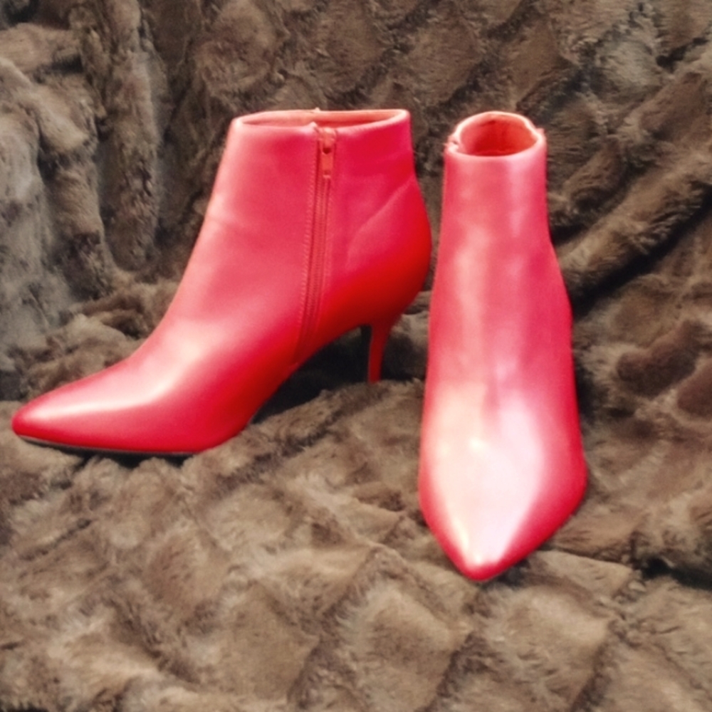 Women's pointed toe heels